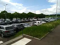 Parking en contrebas de la gare.