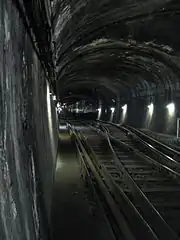 Vue vers le raccordement avec les lignes 2 et 4 depuis l'intersection avec la voie de la fosse.