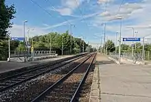 Voies, quais et passage souterrain, en regardant vers Laon.