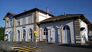 Le bâtiment voyageurs, côté voies.