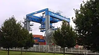 Portique à conteneurs sur le terminal nord.