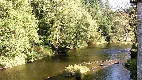 La Gartempe au moulin de la Papeterie près de Chateauponsac (Haute-Vienne).