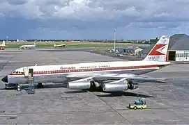 Convair 990 de Garuda sur l'aéroport d'Amsterdam-Schiphol en 1965.