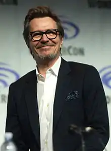 Gary Oldman dans le rôle de Nathaniel Shepherd.