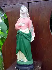 Statuette de sainte Quitterie sur le site de la fontaine de dévotion de Gastes