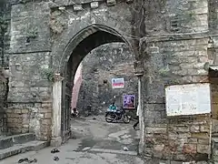 Entrée de la citadelle d'Uparkot