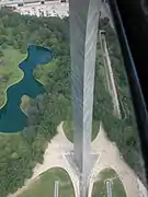 Vue d'un des pieds depuis la zone d'observation (2009).