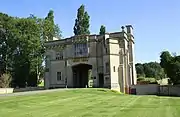 Porte extérieure Tudor de Salvin