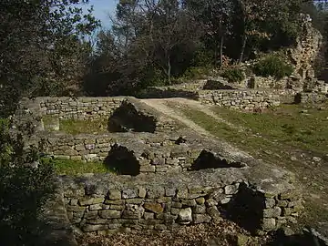 Village médiéval du Xe siècle sur l'oppidum Saint-Vincent.