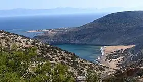 Plage sur l'île de Gavdos. En arrière-plan, la Crète.