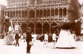 L'aigle et Samson sur la Grand-place de Bruxelles à l’occasion de l'Exposition Universelle de 1935.