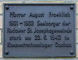 La plaque commémorative dans la rue portant son nom dans le quartier de Rudow à Berlin