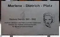 Plaque commémorative de Marlene Dietrich, sur la Marlene-Dietrich-Platz, à Berlin-Tiergarten, Allemagne.