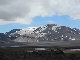 Vue du Prestahnjúkur partiellement recouvert par le Geitlandsjökull avec la Kaldidalur à leurs pieds vus depuis la Kaldidasvegur.