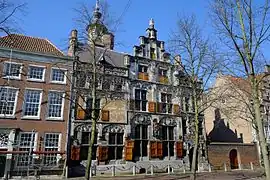Façade du plus ancien bâtiment du siège de l'office des eaux du Delfland, à Delft.