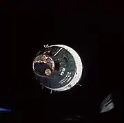 Autre photographie couleur de du vaisseau Gemini 7 en orbite.
