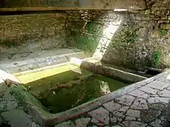 Lavoir, rue de la Serée.