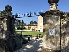 château de Genas, grille d'entrée