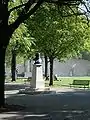 Aspect du parc, avec le monument à Gustave Moynier, du sculpteur Otto Bindschedler