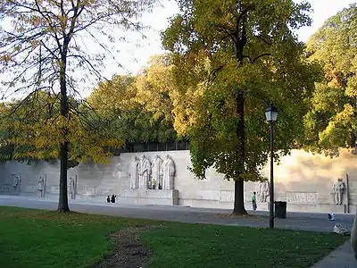 Monument international de la Réformation depuis le parc