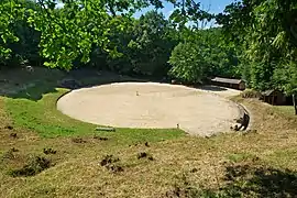 L'arène vue du haut de la cavea.