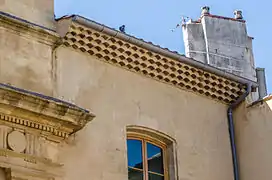 Génoise à quatre rangs, chapelle des Pénitents blancs, Aix-en-Provence.