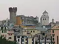 Castello et l'église flanquée de la tour degli Embriaci