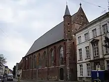 L'église et la façade de l'ancien couvent des Carmes de Gand.