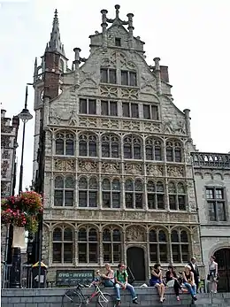 La Maison des Francs-Bateliers, dont la façade date de 1531.