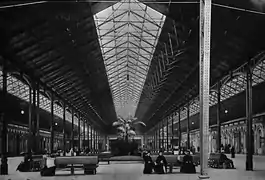 Hall métallique couvrant la salle des pas perdus.