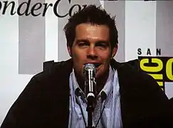 Geoff Stults interprète l'agent Ben Shaffer du FBI.