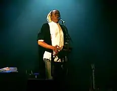 Geoffrey Oryema en concert aux Genêts (50) en 2005