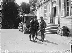 Le roi George V, le Maréchal Haig et le général Geoffrey Feilding au château de Beauquesne, le 12 août 1916