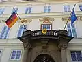 Balcon du palais, drapeaux de l'Allemagne et de l'Union européenne