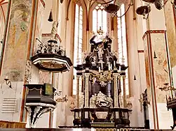 Chaire et maître-autel de l'église Saint-Jacques de Lübeck financés par la famille Rodde (d'où les armoiries sculptées), 1717