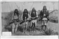 Geronimo, avec son fils et deux guerriers.