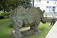 Endlich Feierabend, sculpture de Peter Nagel, place de la mairie.