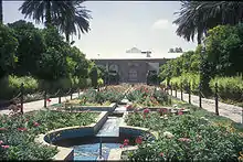 Chiraz a été célèbre pour ses nombreux jardins et fleurs aromatiques. Le jardin de Narenjestan e Ghavam est un de ces jardins.