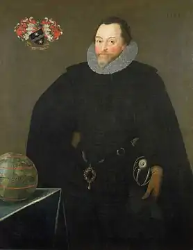 Portrait d'un homme en habit noir, devant un globe terrestre posé sur une table.
