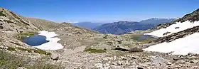 Le lac de Ghjarghje Rosse épaulé par le lac voisin d'Ochji Neri