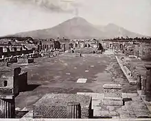 Le forum de Pompéi dans les années 1870.