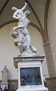L'Enlèvement des Sabines (1574-1580). Florence, Loggia des Lanzi. (autre angle de prise de vue)