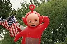 marionnette géante, représentant un télétubby, personnage de série britannique pour enfant