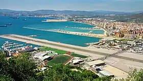 Vue de l'aéroport depuis le rocher