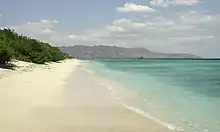 Plage sur Gili Meno, avec Lombok en arrière-plan