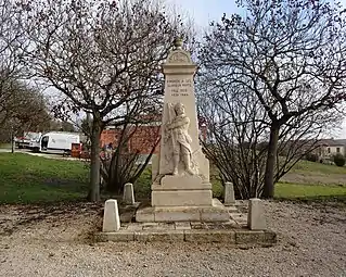 Le monument aux morts.