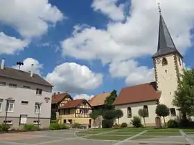 Gimbrett, mairie et église.