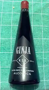 Une bouteille de Ginjinha.