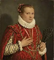 Peinture d'une jeune femme en élégante robe rouge devant un fond gris.