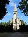 Vue ouest de l'église Saint-Pierre (août 2012)